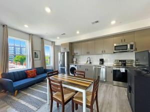 Luxury Penthouse , Private RoofDeck & Amazing View