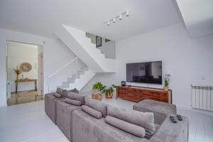 Spacious VIlla with Swiming Pool and Terrace