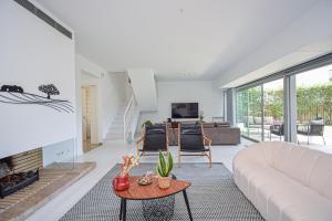 Spacious VIlla with Swiming Pool and Terrace