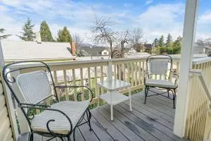 Pioneer Vacation Rentals - Pioneer North Suite downtown Ashland - Hornbrook