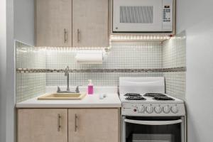 Prime Location at Condado Beach Queen Studio - Apt 10