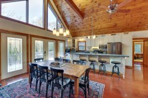 Cabin with Hot Tub and WiFi 4 Mi to Snowshoe Resort