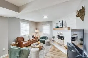 Modern and Stylish Olathe Home in Prime Location - أولاث