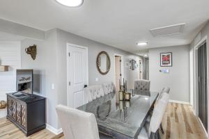 Stylish Home Less Than 1 Mi to Dtwn Olathe Dogs Welcome!