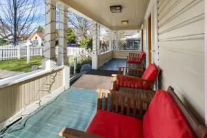 Pioneer Vacation Rentals - Pioneer South downtown Ashland - Hornbrook