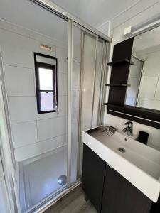 Campings Mobil-home apercu mer, Le Castellet : photos des chambres