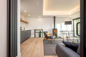 Balone Garden Cottage - Wood Burner