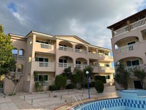 Sandy Maria studio 706