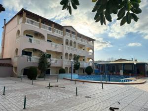 Sandy Maria studio 706