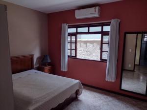 Casa confortável com piscina e churrasqueira