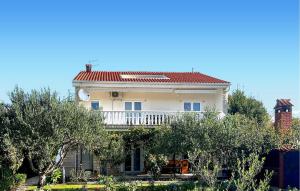 1 Bedroom Lovely Apartment In Vlasici 