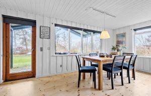 4 Bedroom Nice Home In Ebeltoft