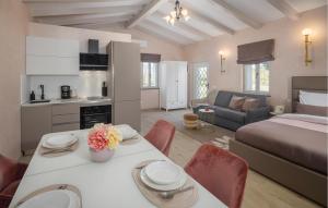 2 Bedroom Lovely Home In Rovinj 