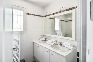 Les Mas et Villas de Pont Royal en Provence - maeva Home - Villa 5 Pieces 8 Personnes avec piscine privee et vue sur le golf - Exclusive - super Home MAE-6074 : photos des chambres