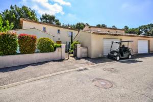 Les Mas et Villas de Pont Royal en Provence - maeva Home - Villa 5 Pieces 8 Personnes avec piscine privee et vue sur le golf - Exclusive - super Home MAE-6074 : photos des chambres