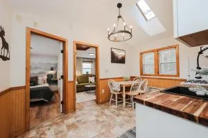 *Brookside Cabin w/ full kitchen - Warren
