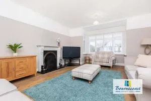 Bournecoast: Spacious flat near beach/shops-FM9586 - Iford