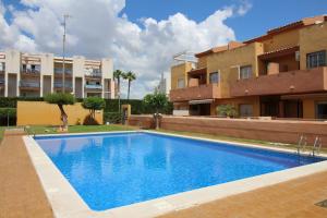 Apartamento de tres dormitorios terraza privada y piscina abierta todo el año, Cabo Roig, Orihuela costa, AQ-128