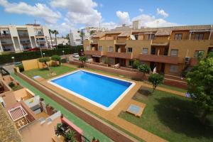 Apartamento de tres dormitorios terraza privada y piscina abierta todo el año, Cabo Roig, Orihuela costa, AQ-128