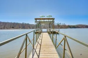 Lake Hartwell Retreat with 2-Tier Dock and Boat Slip! - Pendleton