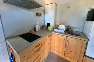 Maisons de vacances Charmante maison de pecheur 6p, a pied de la mer : Maison 3 Chambres