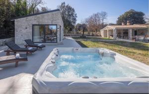 2 Bedroom Lovely Home In Rovinj 