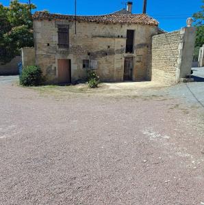 Maisons de vacances Maison de 4 chambres avec terrasse a Saint Mande sur Bredoire : photos des chambres