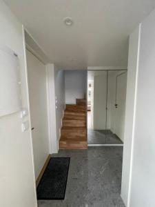 Ett nytt fräsch hus utanför Stockholm nära Arlanda