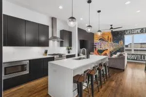 11 Beds 4 Bedrooms 4 Baths with a Rooftop Deck and Garage - Richland