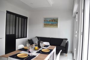 RNET - RHC 2113 Roses Holiday Center