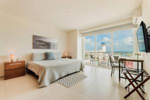 *OCEAN Beachfront 4 BDR with pool by Casa Paraiso* - 4-Sterne-Hotels in Cancún