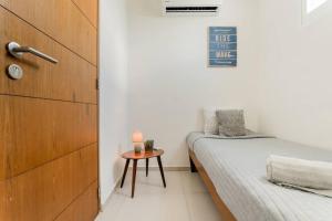 *OCEAN Beachfront 4 BDR with pool by Casa Paraiso*