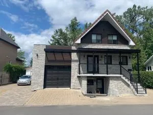 Impeccable, modern, river view, renovated cottage - 布兰维尔