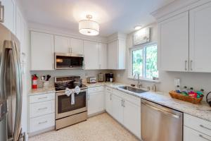 Lush Punta Gorda Escape Private Pool and Lanai