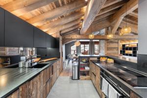 Chalets Chalet UltreIa - Un chalet d'exception 6 chambres pour 14 personnes 300m² St Martin de Belleville MAE-6024 : photos des chambres