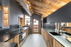 Chalets Chalet UltreIa - Un chalet d'exception 6 chambres pour 14 personnes 300m² St Martin de Belleville MAE-6024 : photos des chambres