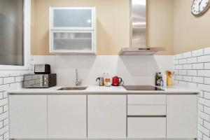Arc de Triomf Luxury Modern 2-Bedroom 2-Bathroom