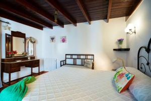 Charming Chalet in Firgas with BBQ and Internet Included
