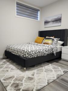 Trendy 2-Bed Oasis Awaits!