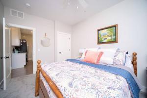 Main Floor Cozy 2 Bedroom Condo in Bettendorf