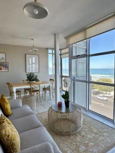 Charming beachfront Strand apartment