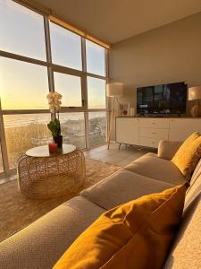 Charming beachfront Strand apartment