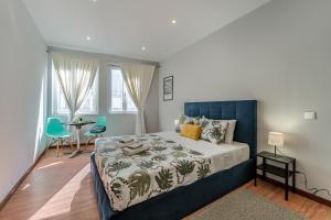 Experience the Charm Porto Apartment with Terrace