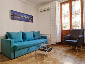 Mayor calle, alójate en el centro histórico de Madrid, junto a plaza Mayor y Mercado de San Miguel, edificio histórico 3er piso sin ascensor - 4-звездочные отели в городе Мадрид