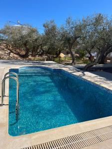 Appartement Les Oliviers avec piscine proche du lagon