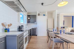 Maisons de vacances L'oranger - Villa avec piscine : photos des chambres