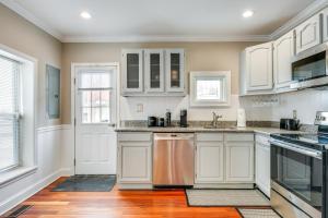 Charming Baltimore Getaway about 1 Mi to Downtown!