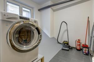 Zentrale Design Wohnung in Ufernähe - 105 qm - Parkplatz - Küche - Netflix