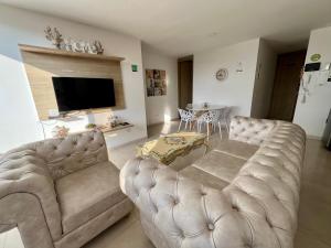 Aptos Plaza Principal, con y sin Vista al Embalse, frente Autobús, a 8 minutos de la Piedra del Peñol, TODO CERCA!!!