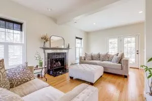 Mystic Retreat with Patio and Grill Walk to River! - Ледьярд-Центр